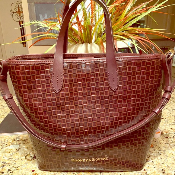 Dooney & Bourke Handbags - Dooney and Bourke Lillian Tote